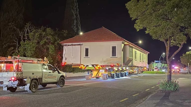 The house was transported on Monday night to Omāhu.