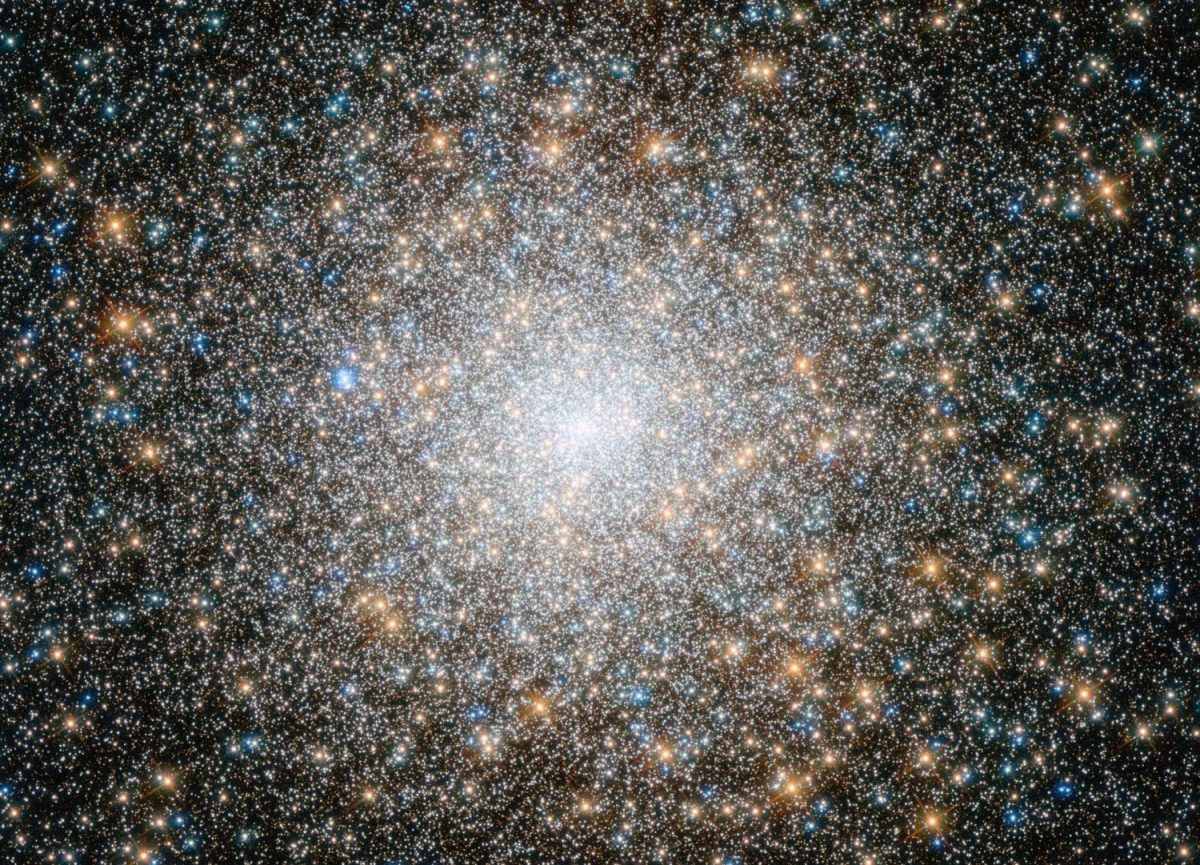 Globular cluster M15 contains hot blue and cooler golden stars. Credit: ESA, Hubble, NASA