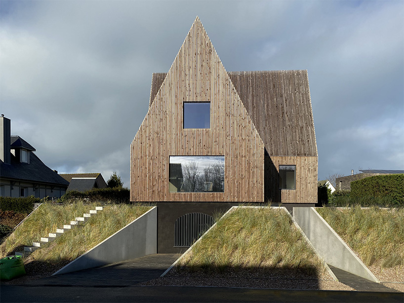 exterior view of House of Cards