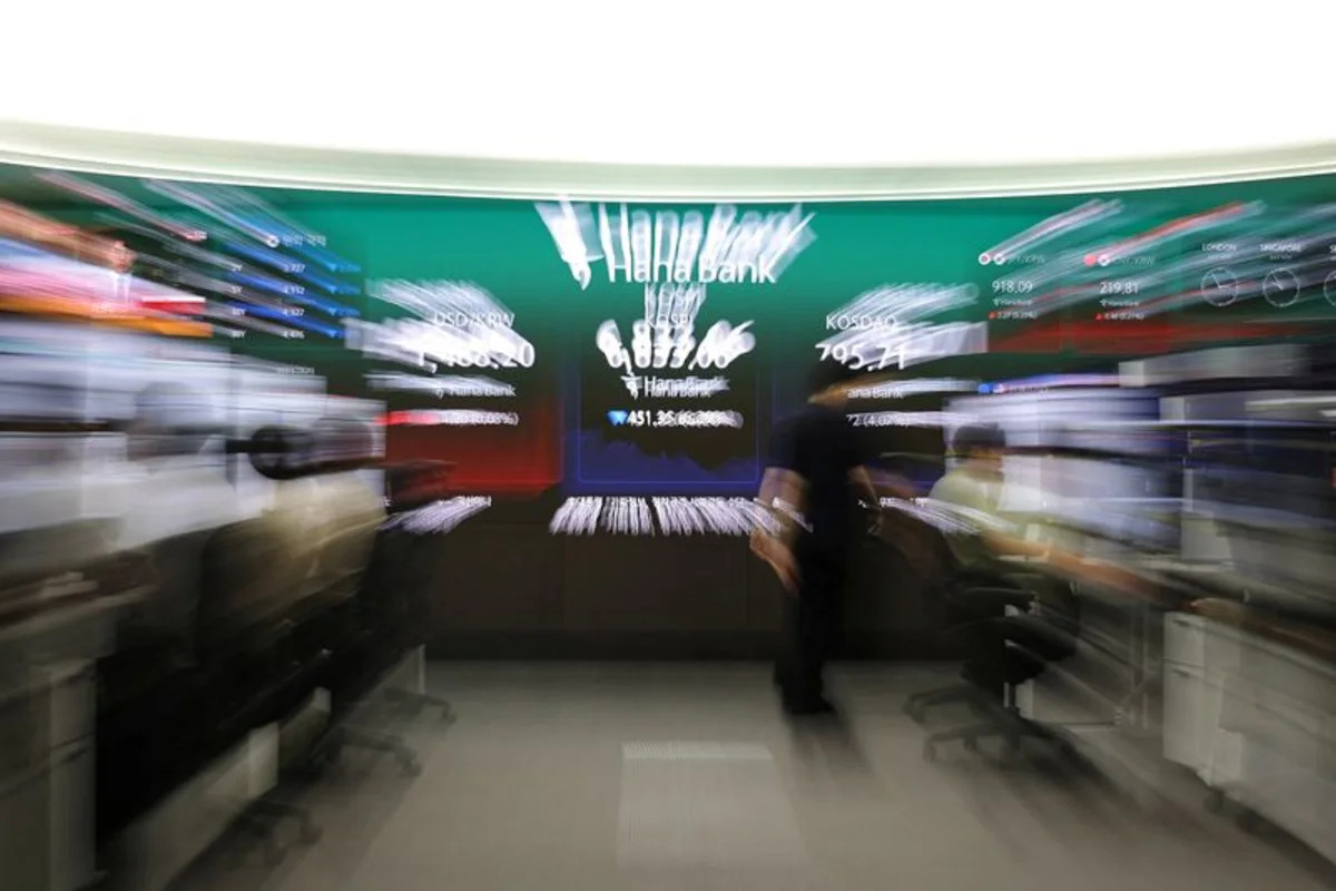 Asian stocks hit 2-month low on AI jitters, bonds find favour