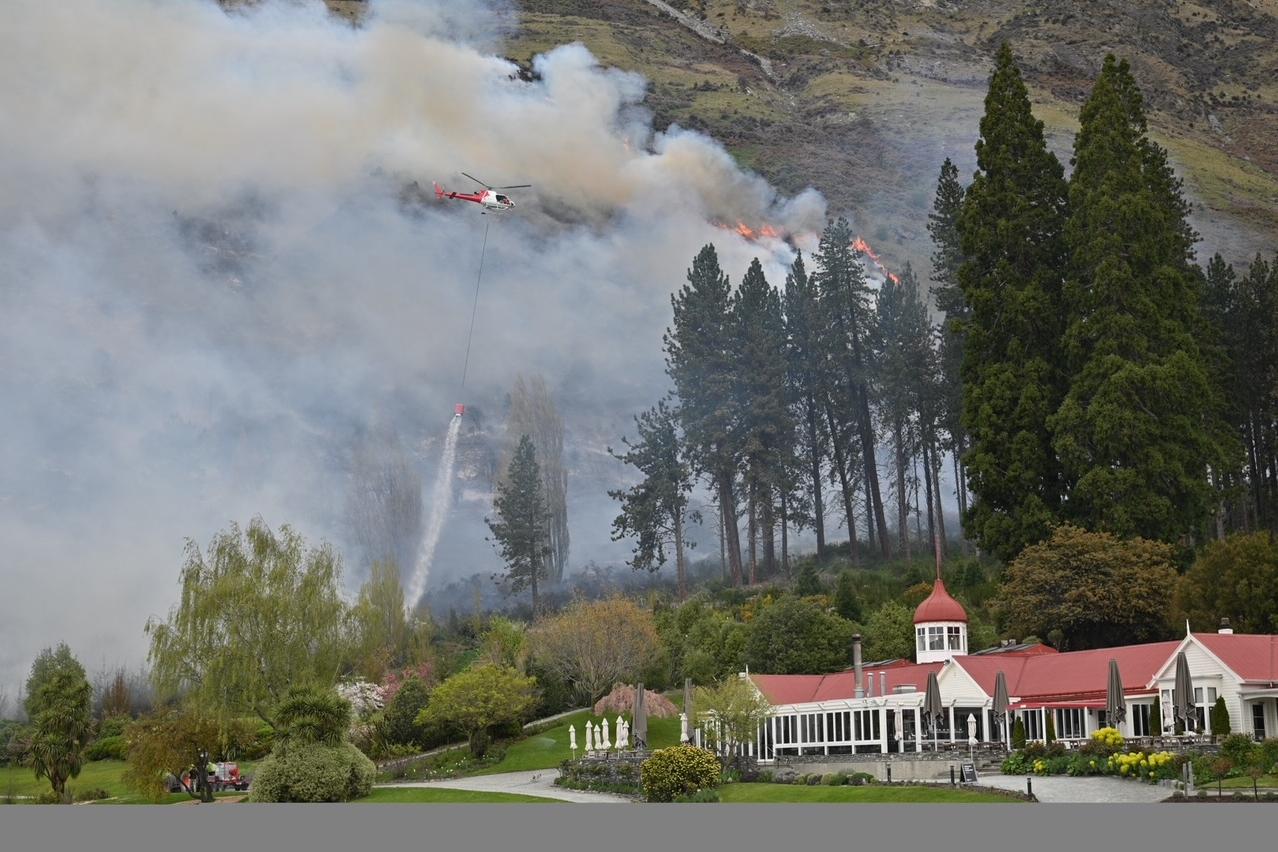 Blaze near Queenstown spreads; battle to resume tomorrow