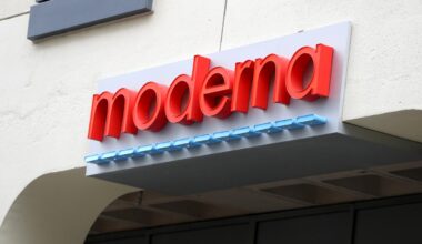 Moderna Jumps 7% While Melanoma Vaccine Data Looms; Bristol Myers Squibb Rises 5%, Pfizer Advances 2%