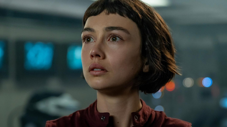 Sydney Chandler as Wendy looks concerned in Alien: Earth