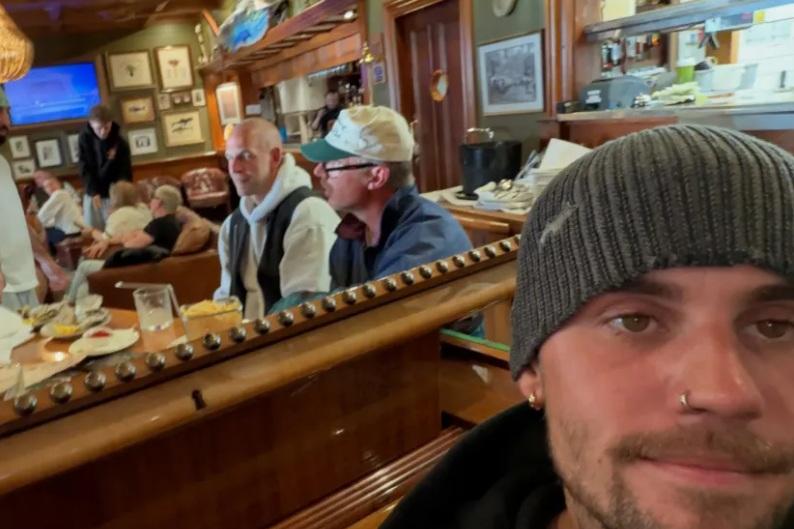 ‘Really surreal’: Justin Bieber surprises Far North diners with impromptu performance