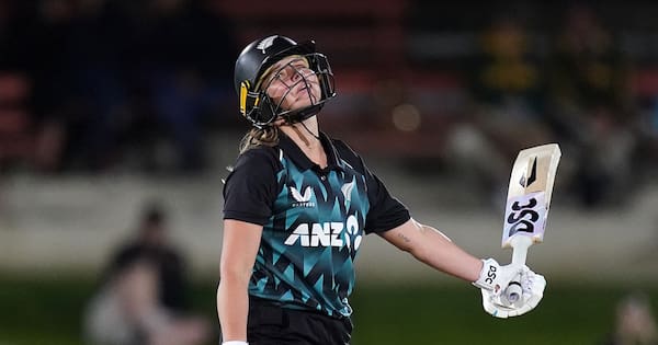 Australia retain Rose Bowl with comfortable win over NZ