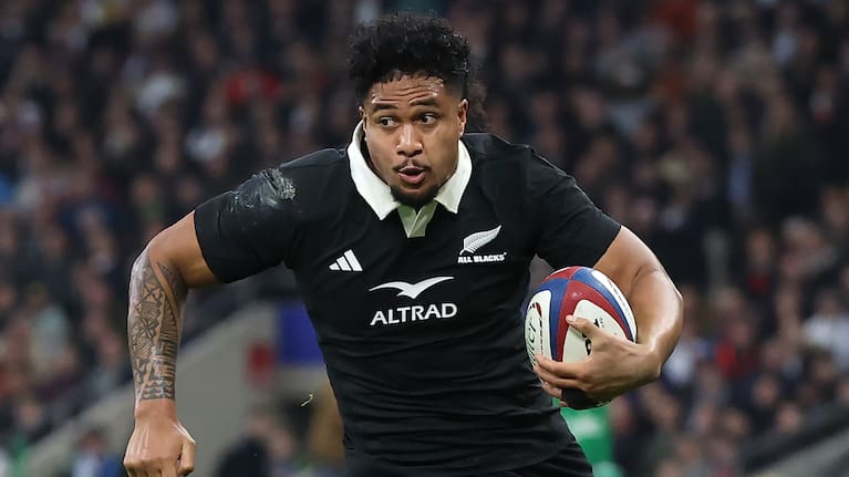 Leicester Fainga'anuku of New Zealand runs with the ball during the Quilter Nations Series 2025 rugby international match.