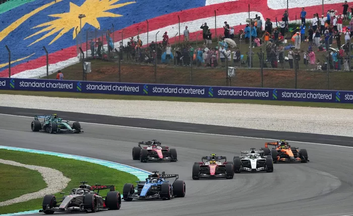Nico Hülkenberg, Audi F1 Team, Alexander Albon, Williams, Lewis Hamilton, Ferrari