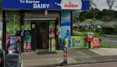 Public stop getaway after knife, crowbar raid on Whangārei dairy