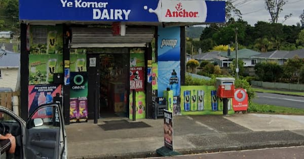 Public stop getaway after knife, crowbar raid on Whangārei dairy