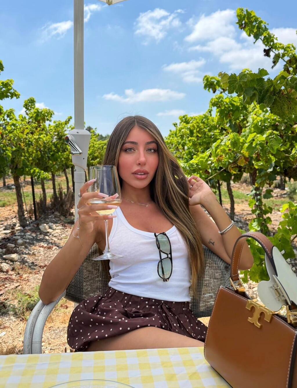 Tal Harush. Her recipe for a perfect date: a quiet place, good food, wine and great conversation (Photo: Tal Harush) טל הרוש