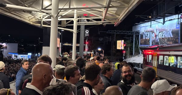 Rugby fans boo after CRL-bound trains delayed amid ABs' Eden Park win