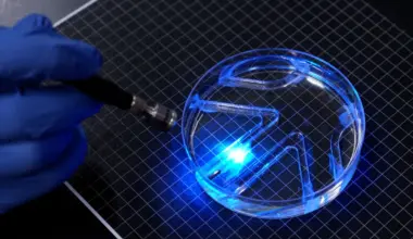 MIT Builds a Paper-Thin Robot That Swims Using Living Muscle