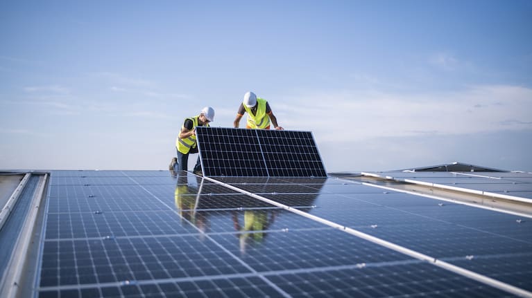 Around 10,000 investors have bought into renewable energy company Lodestone Energy, which begins trading on the NZX today.
