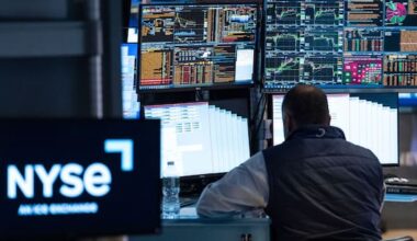 US markets weighed down by extended sell-off in tech sector