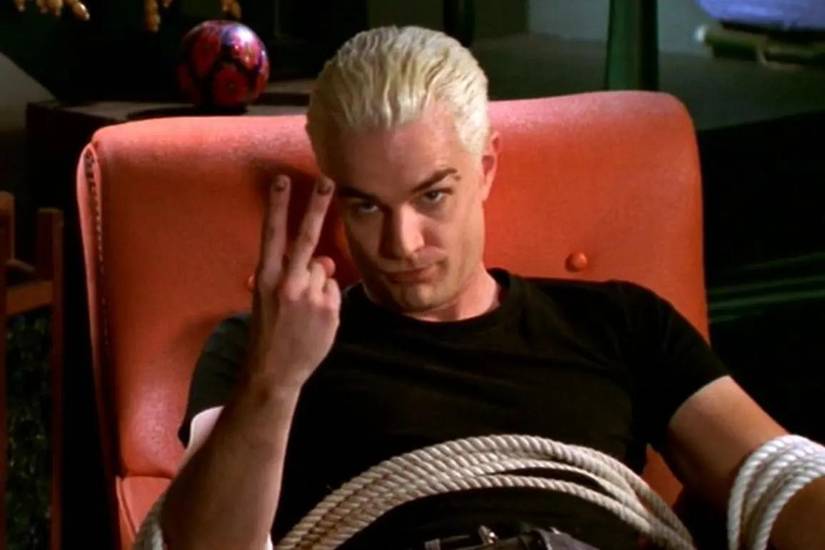 Spike holding two fingers up in Buffy the Vampire Slayer