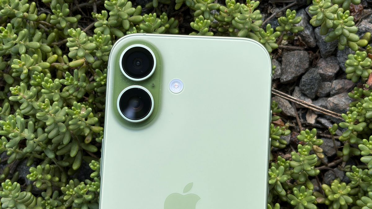 Apple iPhone 17 Review
