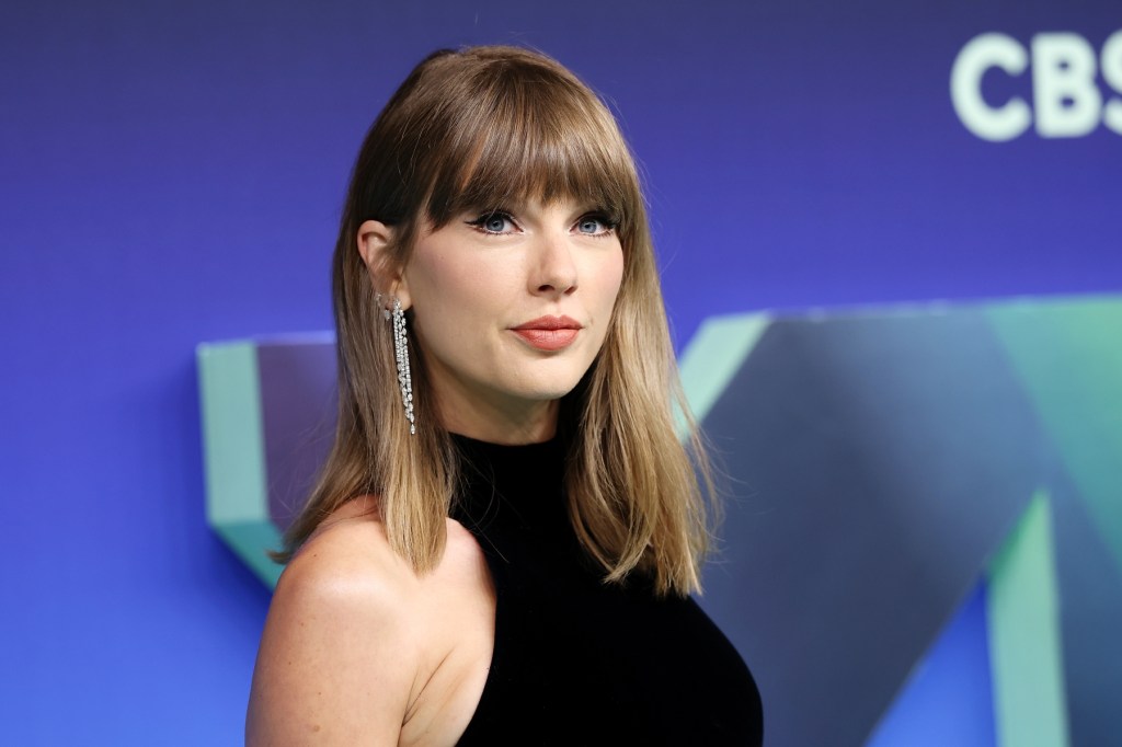 ARIA Charts: Taylor Swift Completes Another Double With 'Showgirl'