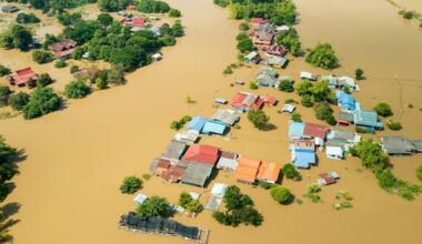 How El Niño manages to cause both drought and floods