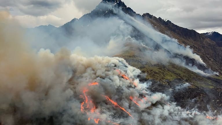 The blaze, which has grown to 1200ha overnight, broke out near Walter Peak Station on the shores of Lake Wakatipu yesterday afternoon.