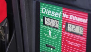 Major oil exporters agree to keep production steady in November