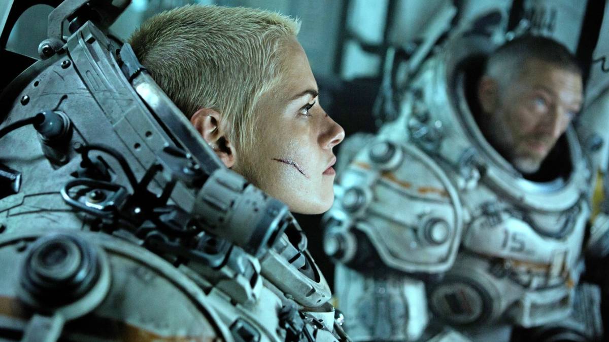 Kristen Stewart in an stronaut suit looking intently ahead in Underwater.