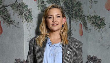 Kate Hudson’s Living Room is a Lesson in Joinery Lighting