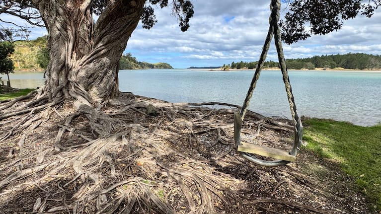 Whananaki North is a sleepy coastal settlement about 40KM north-east of Whangārei for most of the year.