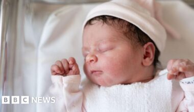 NHS plans to DNA test all babies in England to assess disease risk