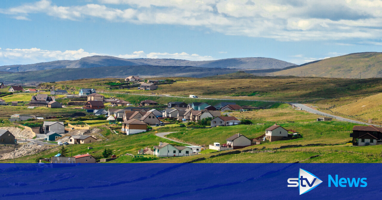 Hundreds of islanders still without internet access after outage