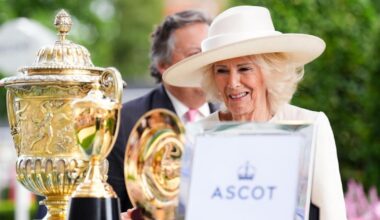 Queen presents winner’s trophy at Ascot after King George race