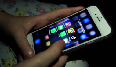 EE announces new smartphone plans which restrict internet for teens