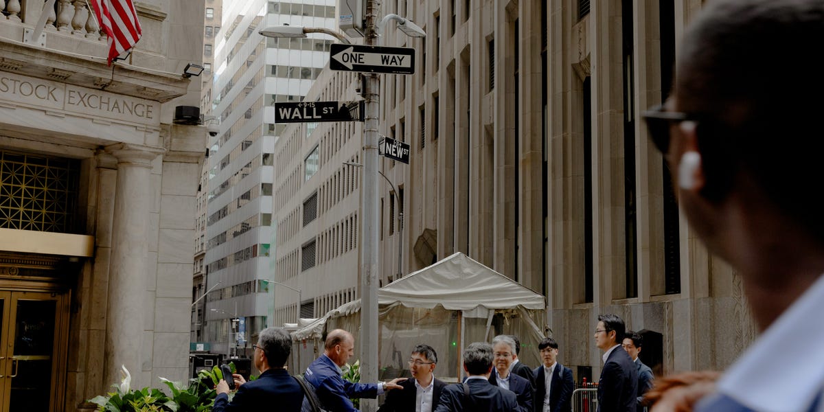 Where to Invest $10,000 Right Now, According to 6 Wall Street Pros