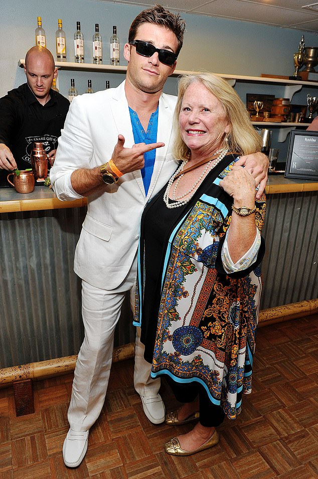 Clint dated flight attendant named Jacelyn Reeves in the '80s, and they had two kids - a son, named Scott, in 1986, and daughter, named Kathryn, in 1988; (Jacelyn's seen with Scott in 2016)