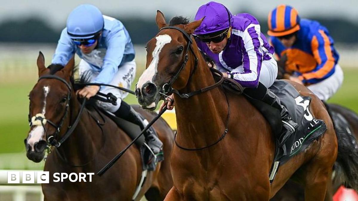 Minnie Hauk (centre) got the better of Wemightakedlongway in the Irish Oaks