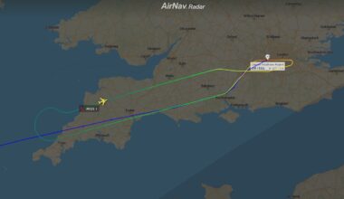 Avianca Boeing 787 AV121 returned to London Heathrow during the night