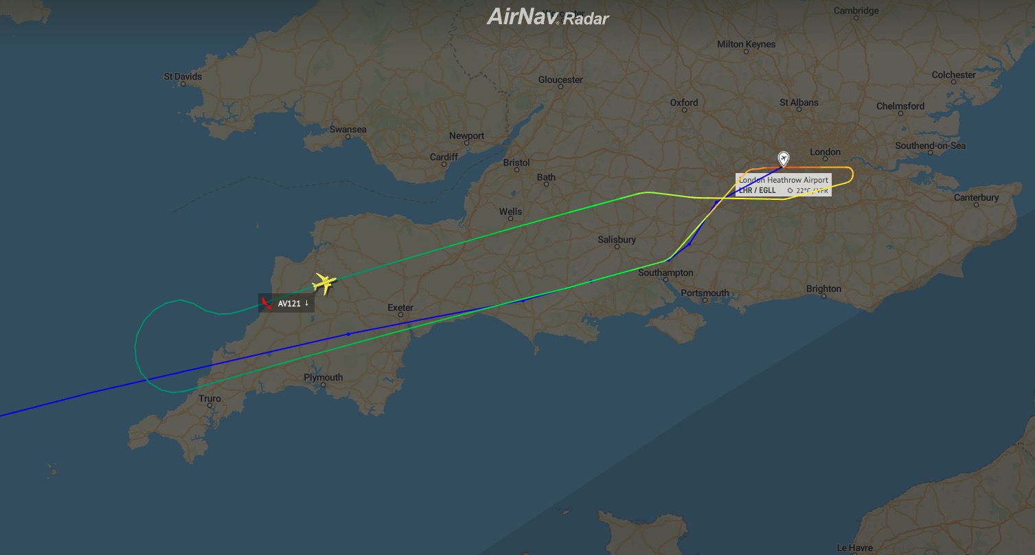 Avianca Boeing 787 AV121 returned to London Heathrow during the night