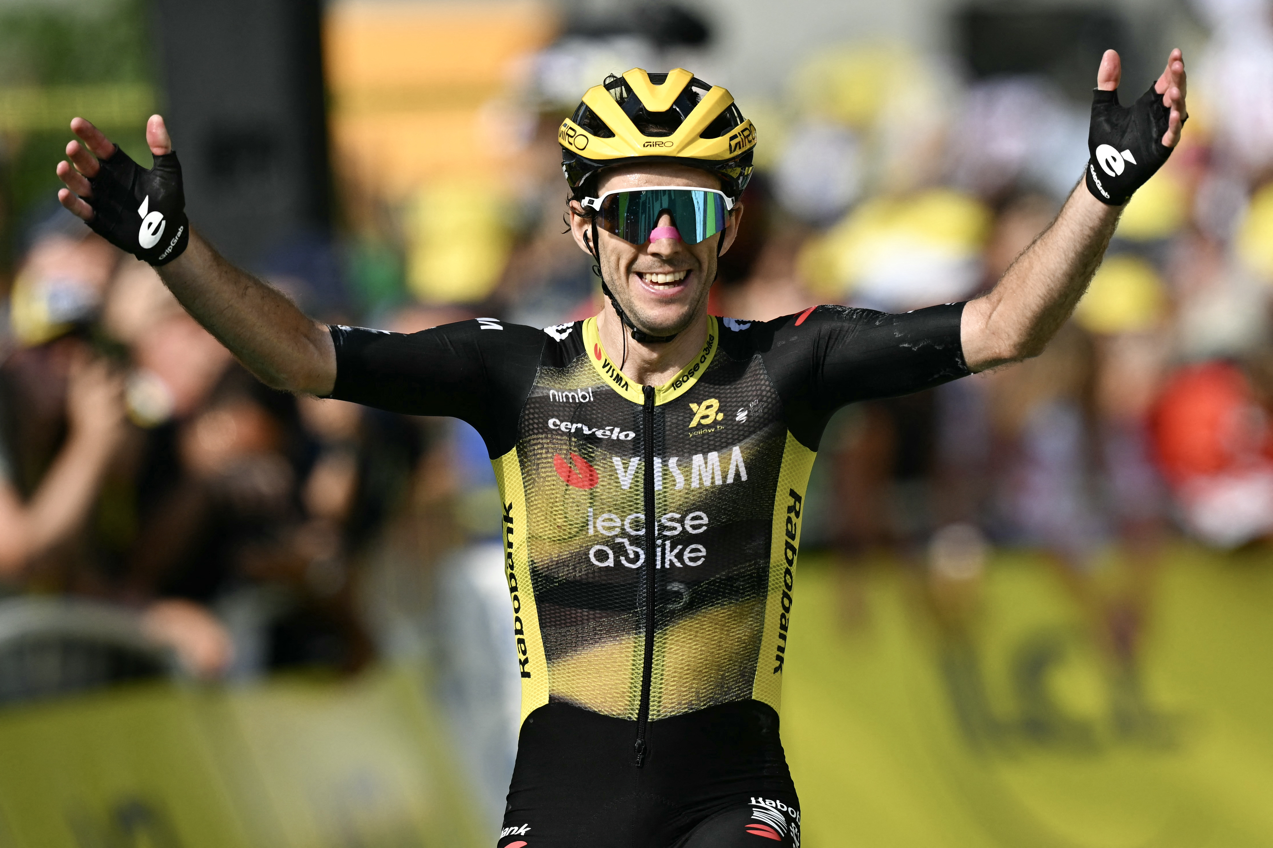 Simon Yates wins stage 10 tour de france 2025
