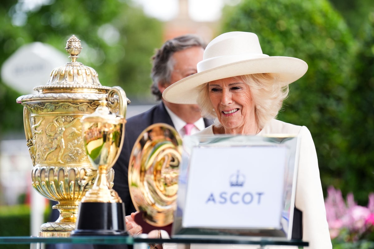 Queen presents winner’s trophy at Ascot after King George race
