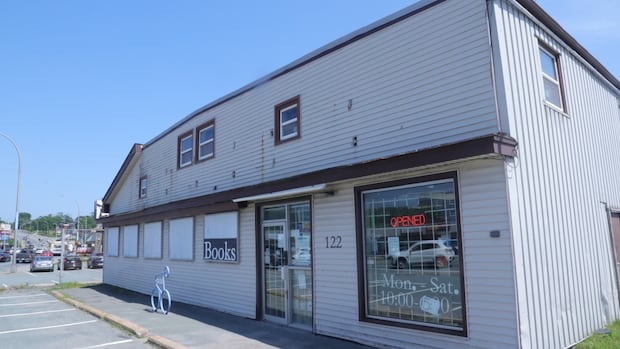 Beloved Dartmouth bookstore to remain open after surge in community support