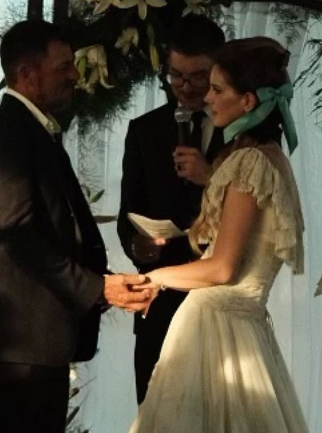 The 11-time Grammy nominee and Jeremy (L) reportedly obtained their marriage license on September 23, but it's unclear if they ever signed a prenuptial agreement to protect her reported $60M fortune