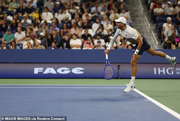 As a result of the interruption, umpire Greg Allensworth awarded Benjamin Bonzi a first serve