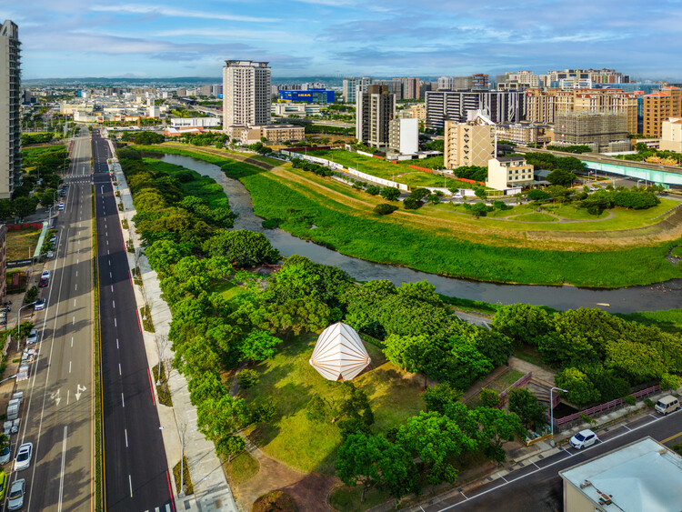 All Together Under the Umbrella / Cheng Tsung FENG Design Studio - Exterior Photography, Cityscape