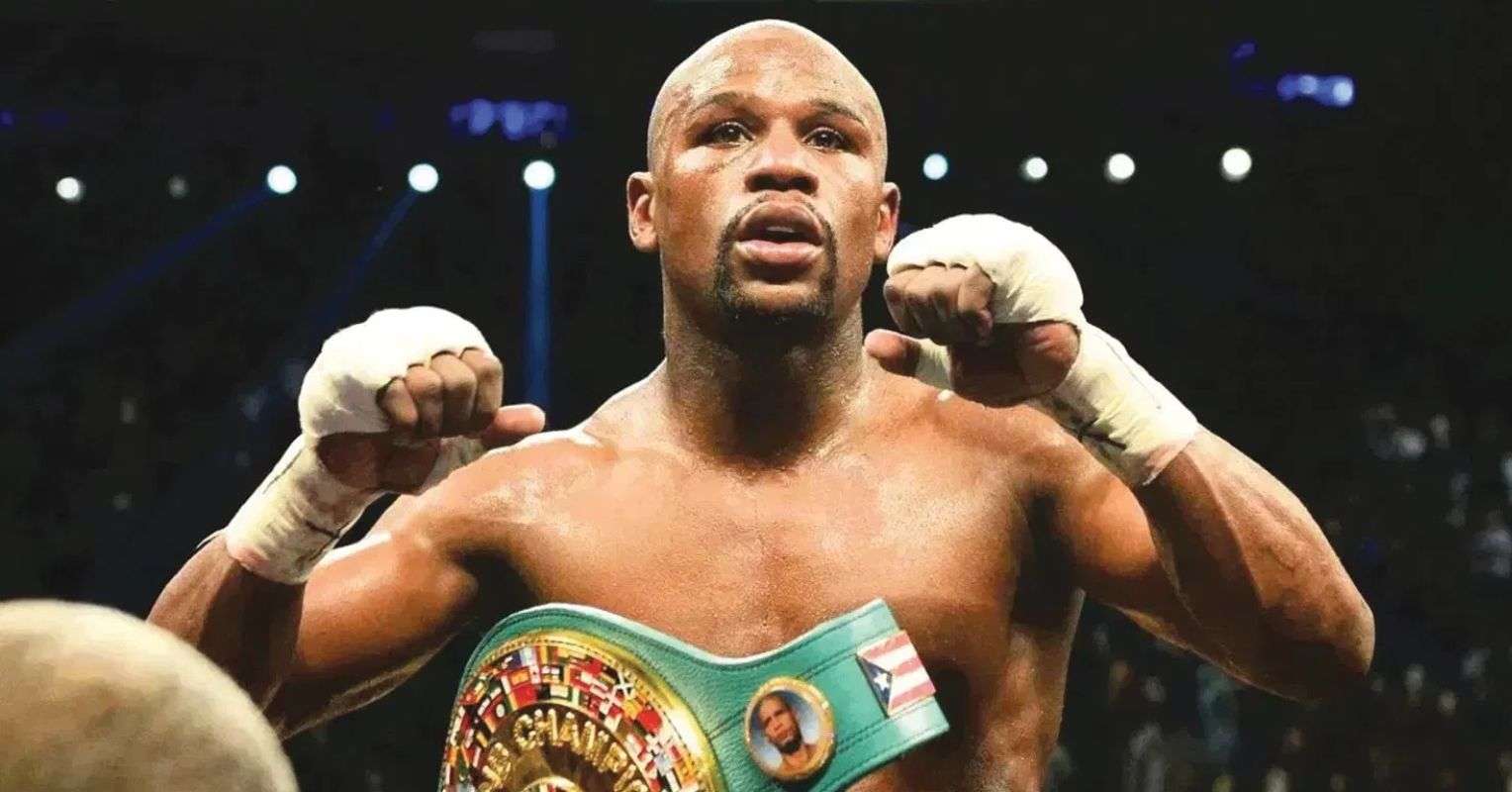 Boxing Legend Says It ‘Wouldn’t Be Fair’ To Face Floyd Mayweather After Call Out: “He’s Too Small”