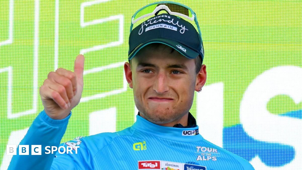 England women lift trophy