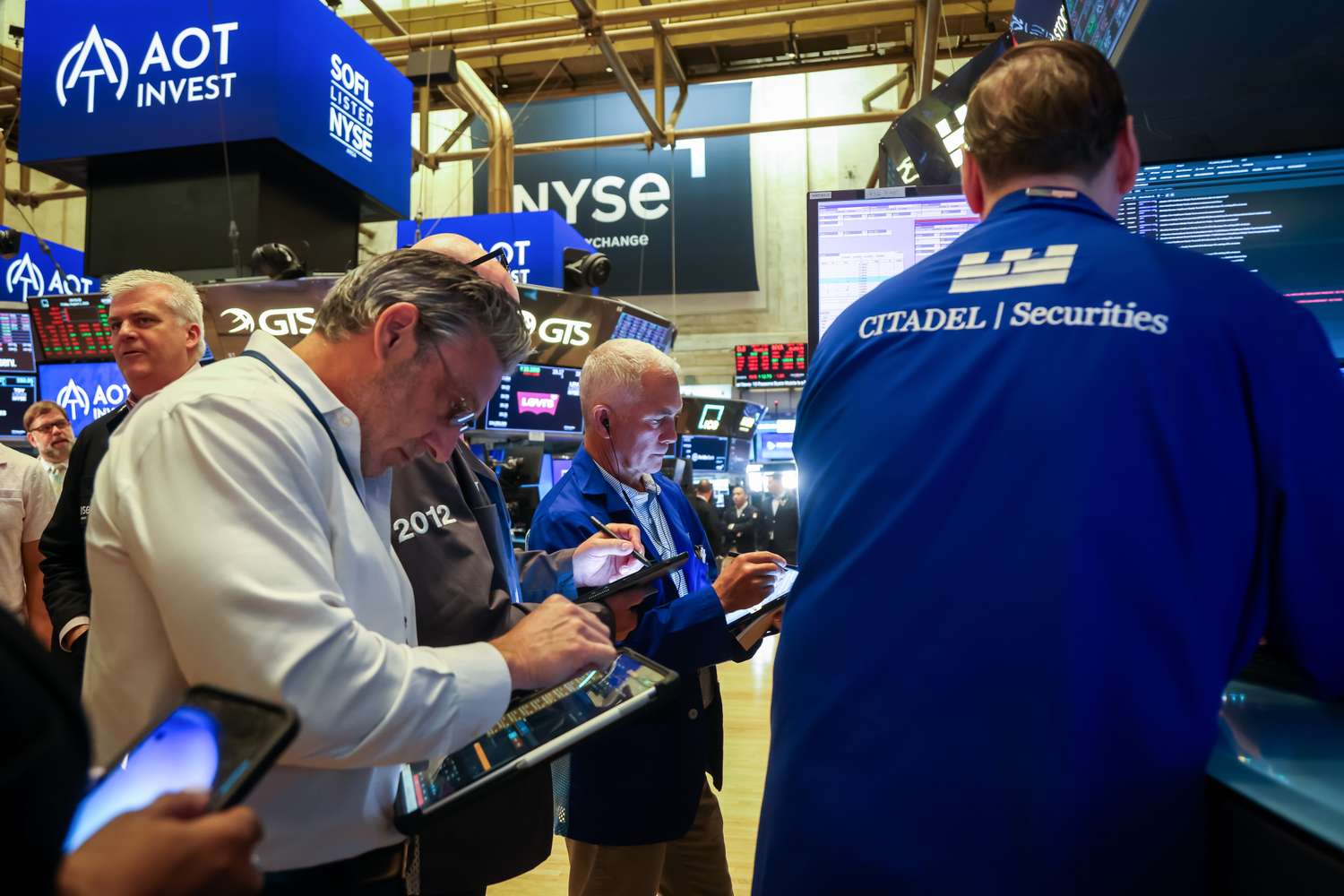 Stocks Tumble as Investors React to Weak Jobs Report, Trump's Latest Moves on Tariffs