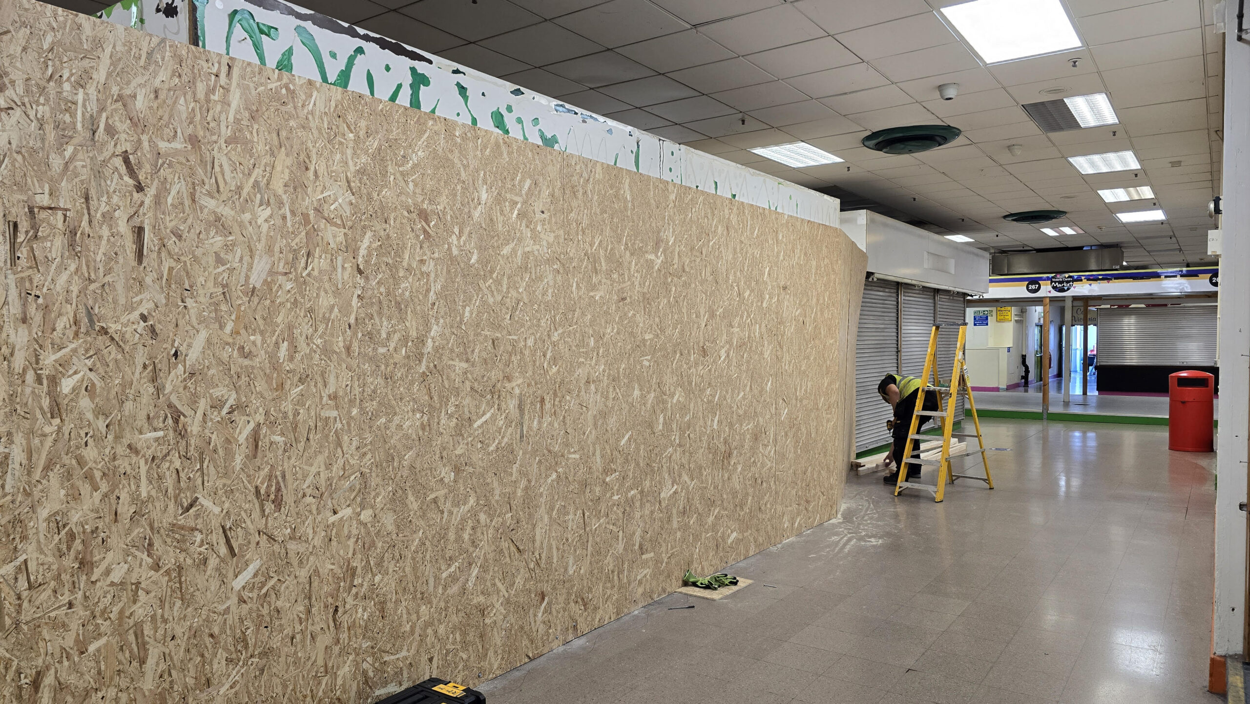 Hoardings are going up in the Victoria Centre Market LDRS scaled