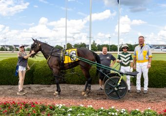 Burke collects win 16,000 at The Red Mile – U.S. Trotting News