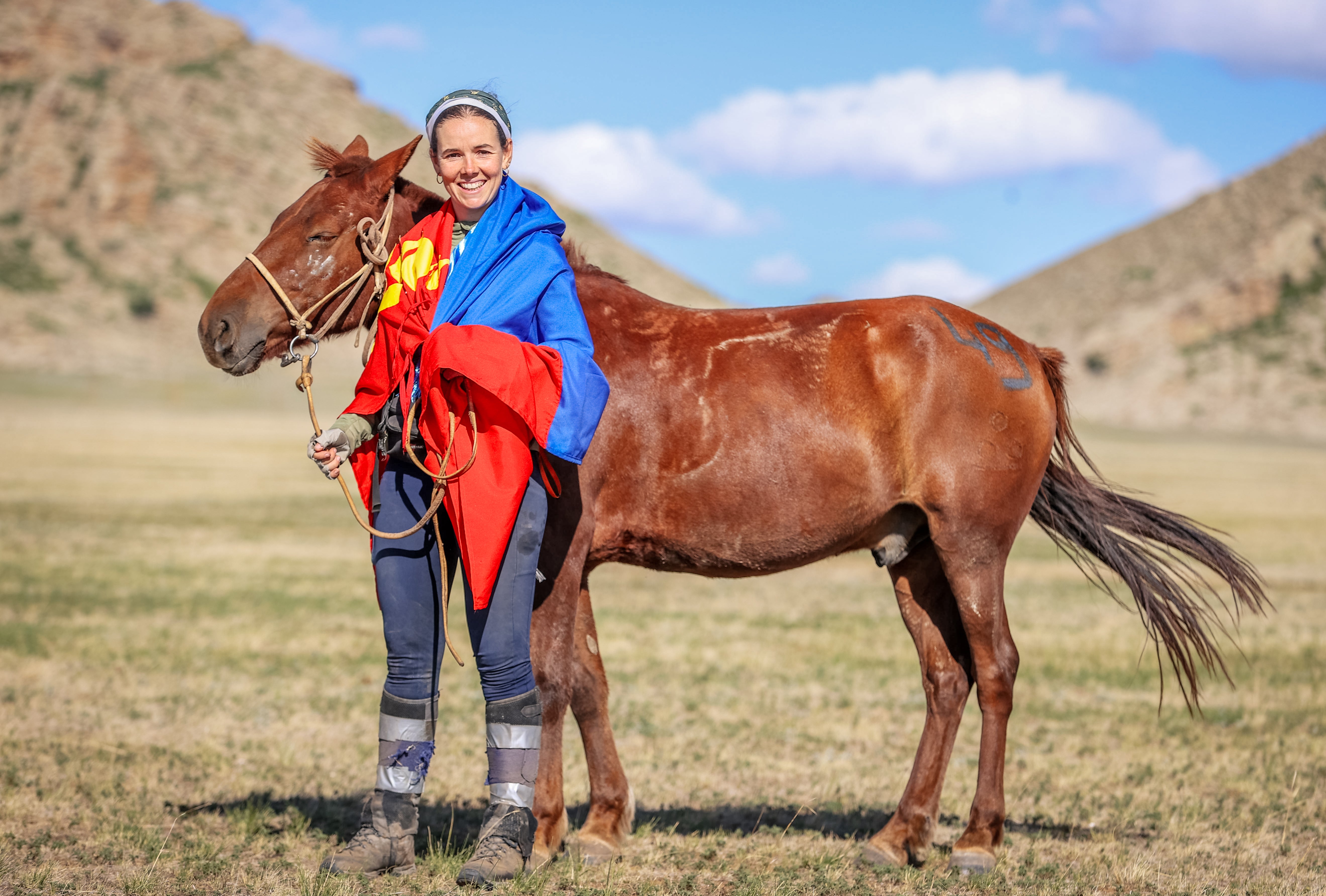 Anna Loren and one of the horses that helped her win the race