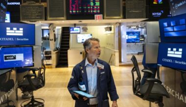 Dow sinks 500 points, global stocks drop as Trump unveils his tariffs