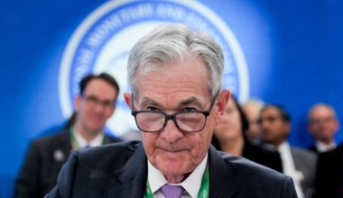 Fed Holds Rates as Powell Dampens Cut Hopes; FTSE Hits Records​